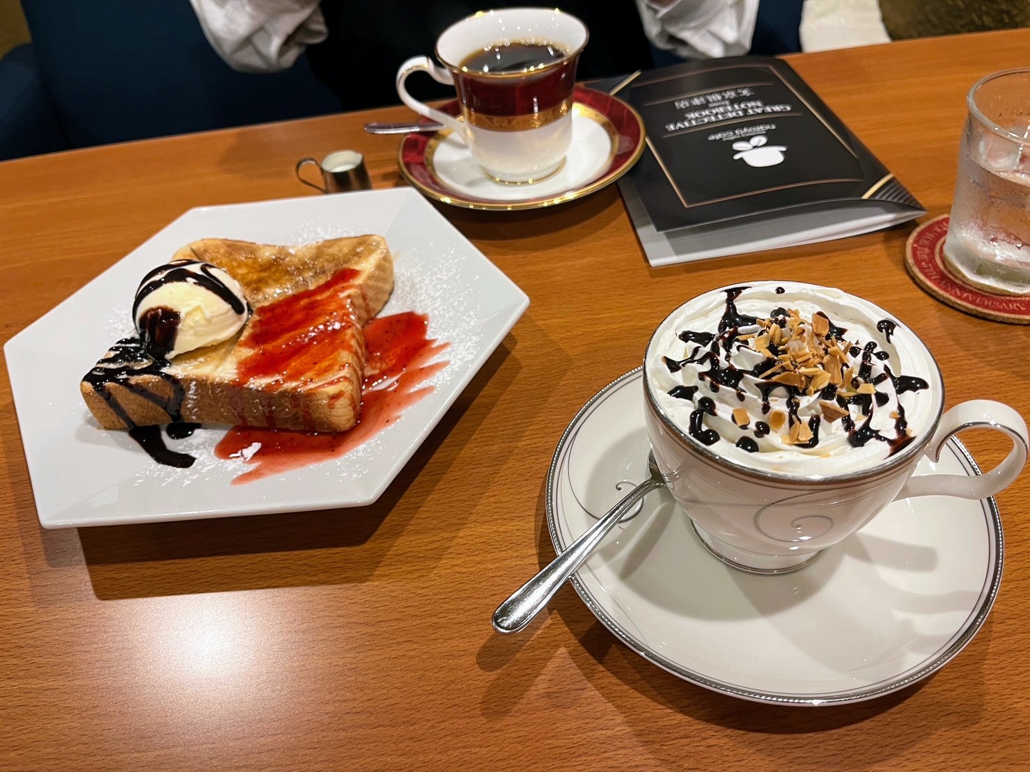 謎屋珈琲文京根津店のコーヒーとスイーツ