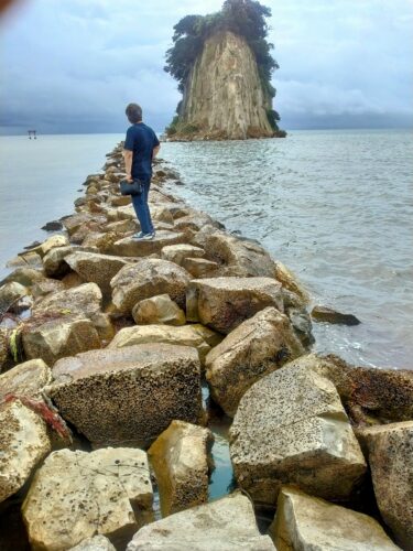 見附島まで歩けます