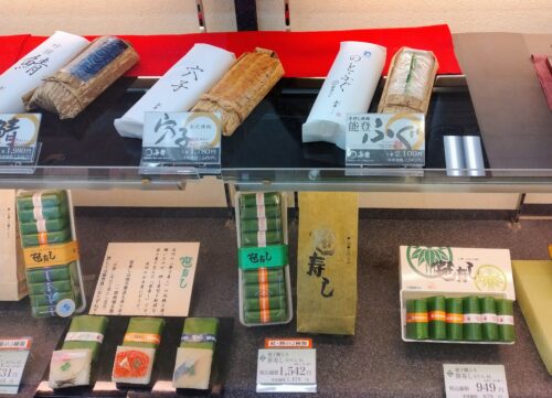 小松空港の笹寿司販売コーナー