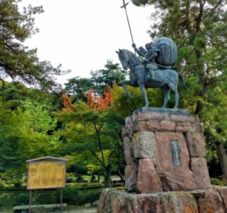 尾山神社の前田利家公の像