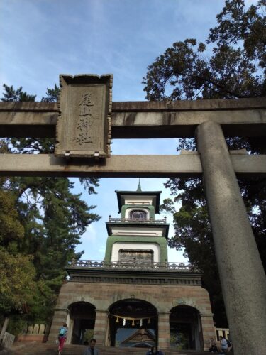 昼間の尾山神社