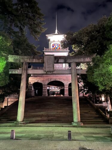 ライトアップされた尾山神社