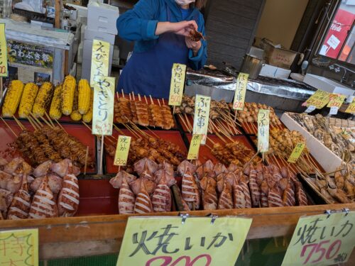 魚市場の海鮮串焼き